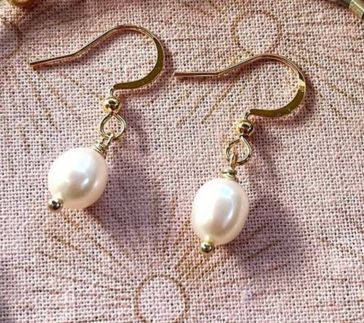 Freshwater Pearl Earrings (Gold)