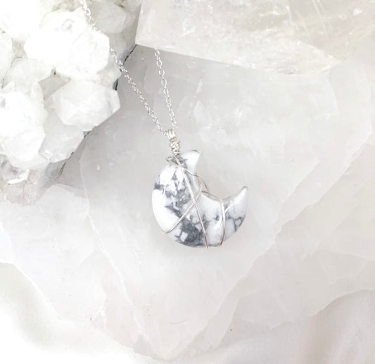 Howlite Moon Necklace (Silver)